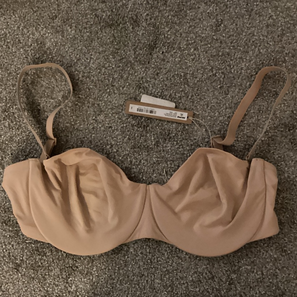 SKIMS Tan Strapless Bra